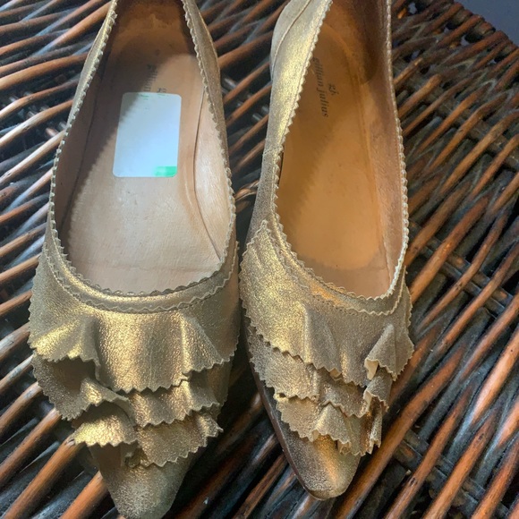 gillian julius Shoes - $5 Ladies flat shoes